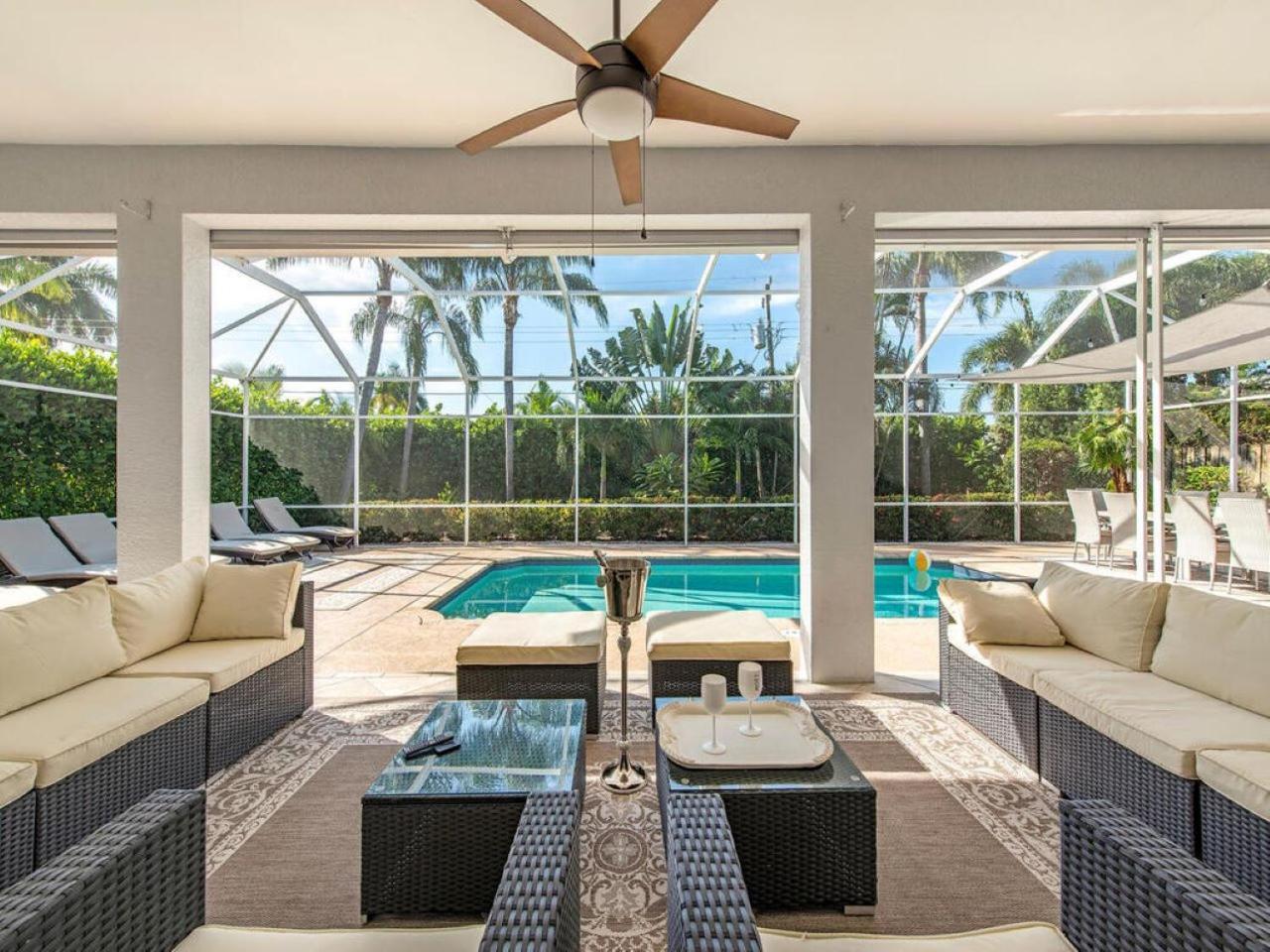 Lux Family 3 Bedroom With Pool Villa Walk To Beach And Mercato Нейплс Экстерьер фото